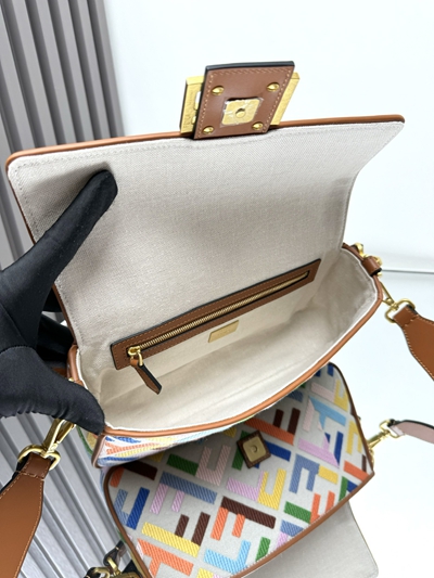 フェンディバッグ角部分ディテール